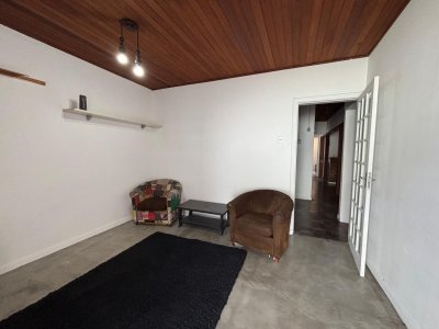 Casa com 107m², 4 quartos (sendo 1 suíte), 1 garagem, no bairro Centro em Florianópolis