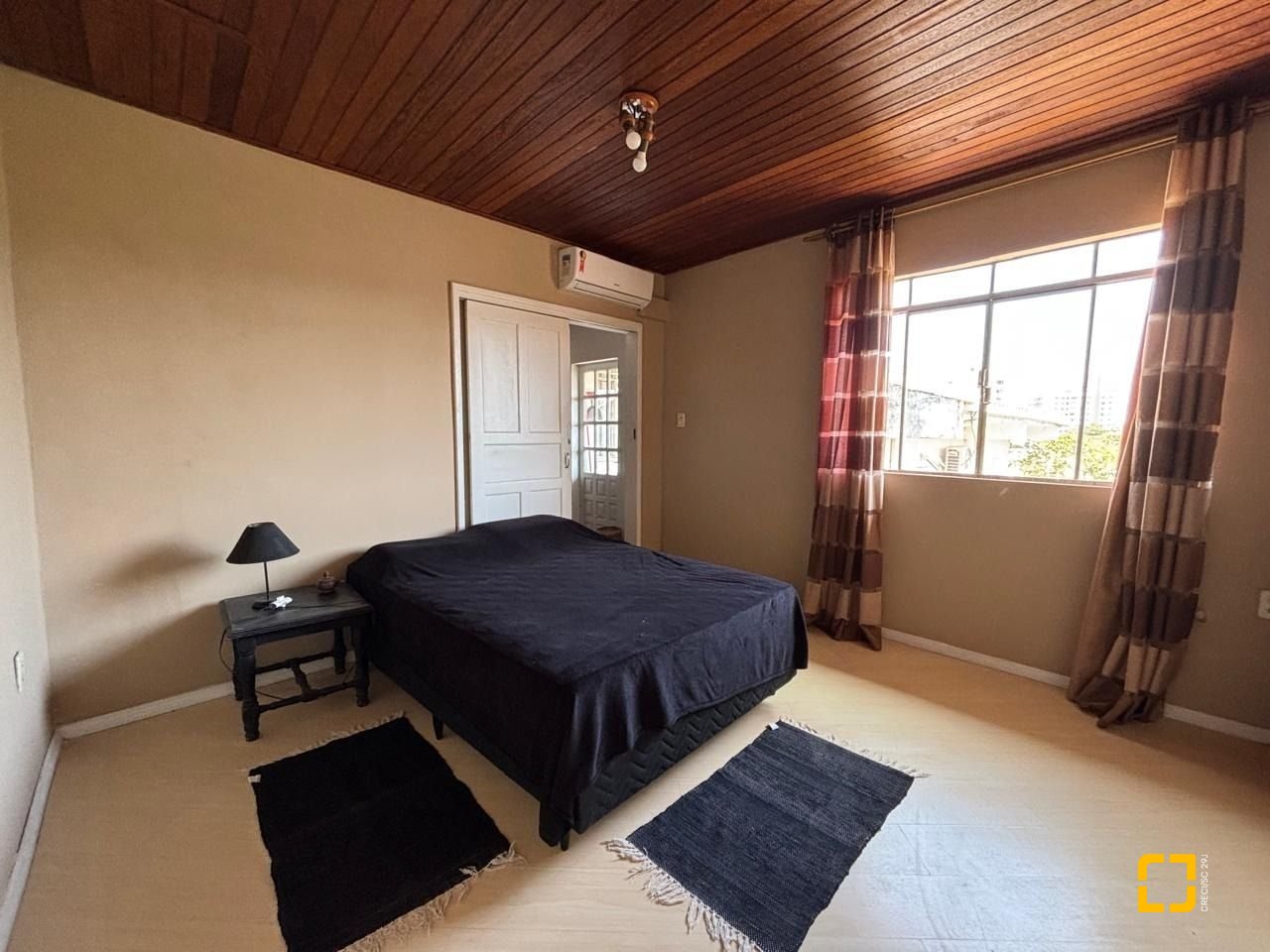 Casa com 107m², 4 quartos (sendo 1 suíte), 1 garagem, no bairro Centro em Florianópolis