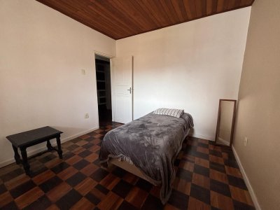 Casa com 107m², 4 quartos (sendo 1 suíte), 1 garagem, no bairro Centro em Florianópolis