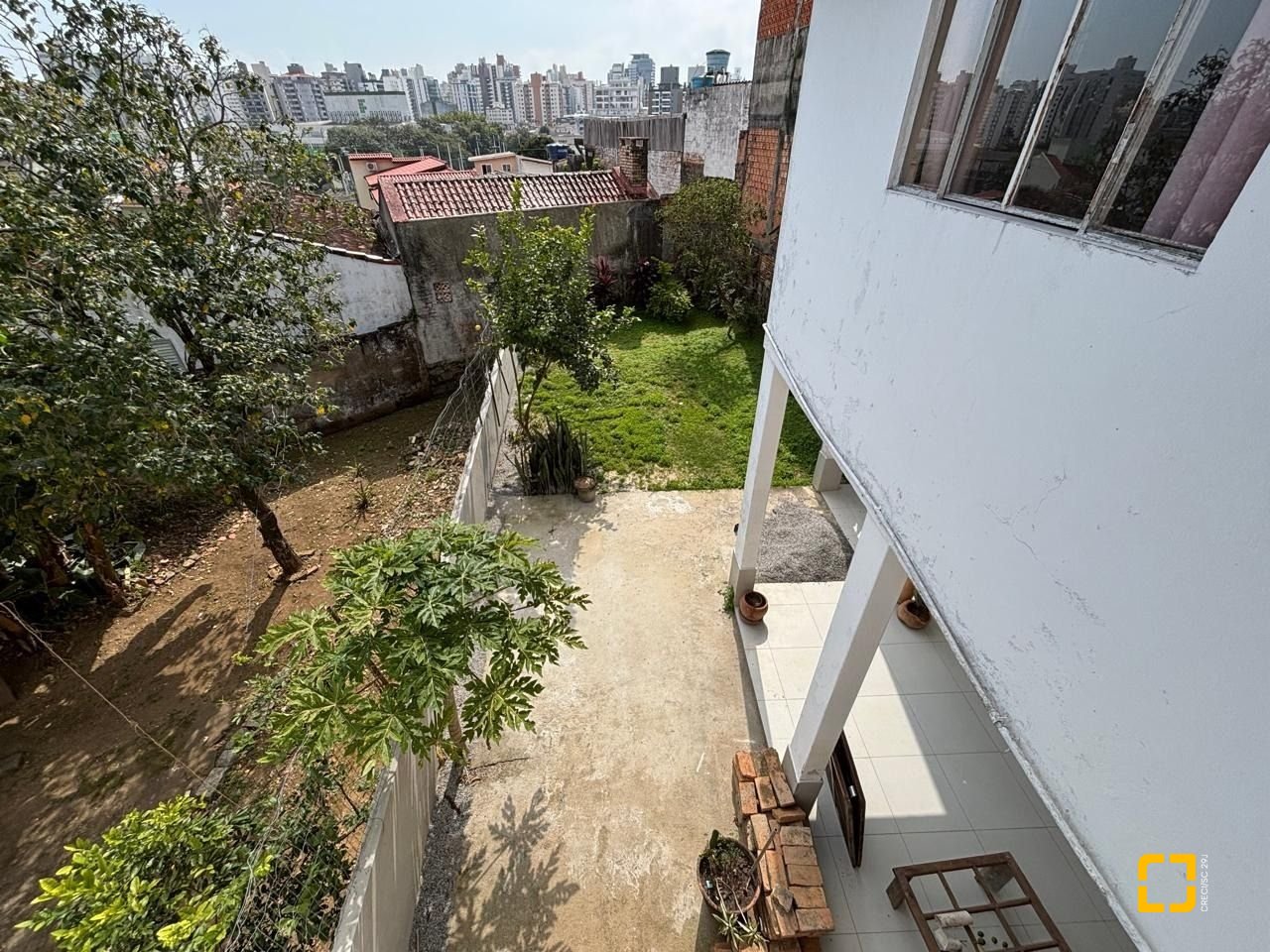 Casa com 107m², 4 quartos (sendo 1 suíte), 1 garagem, no bairro Centro em Florianópolis