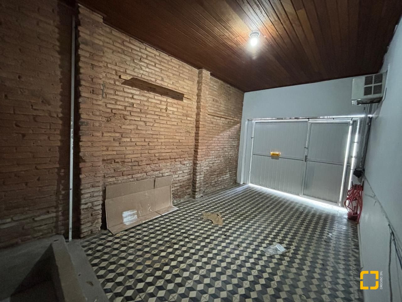 Casa com 107m², 4 quartos (sendo 1 suíte), 1 garagem, no bairro Centro em Florianópolis