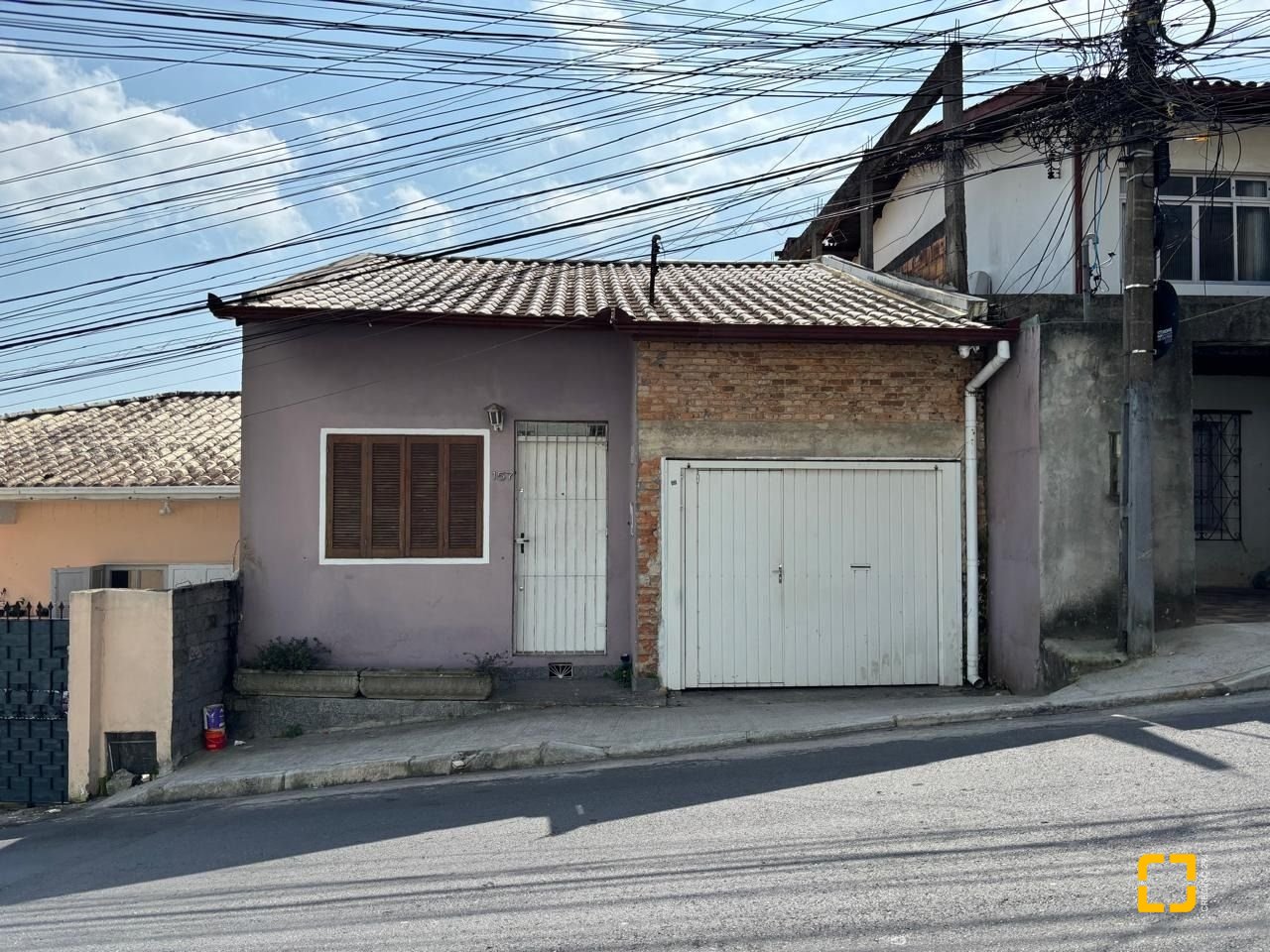 Casa com 107m², 4 quartos (sendo 1 suíte), 1 garagem, no bairro Centro em Florianópolis