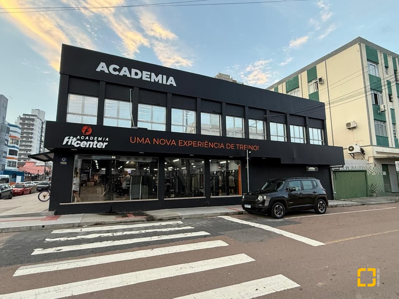 Prédio com 1250m², 10 garagens, no bairro Kobrasol em São José