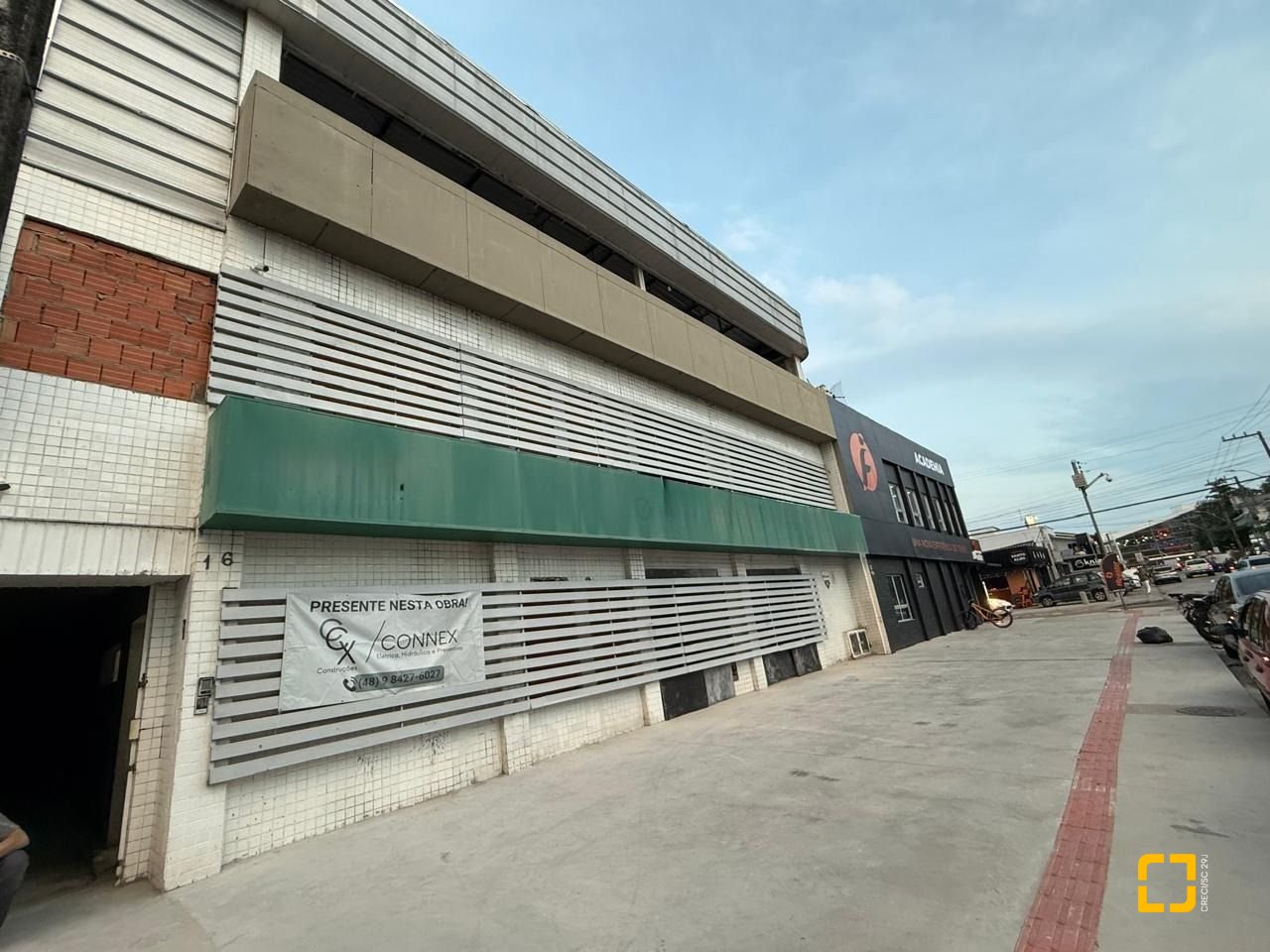 Prédio com 1250m², 10 garagens, no bairro Kobrasol em São José