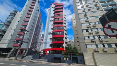 Apartamento com 246m², 6 quartos (sendo 2 suítes), 2 garagens, no bairro Centro em Florianópolis