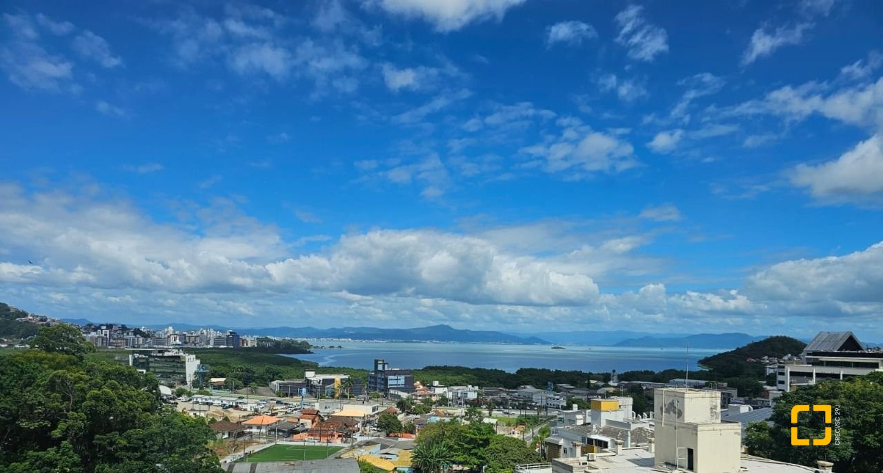 Apartamento com 49m², 1 quarto, 1 garagem, no bairro Itacorubi em Florianópolis