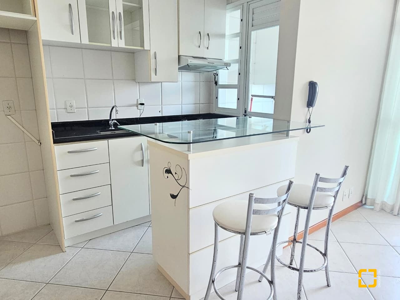 Apartamento com 49m², 1 quarto, 1 garagem, no bairro Itacorubi em Florianópolis