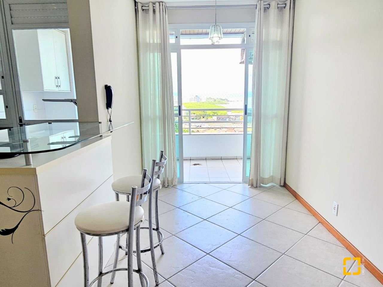 Apartamento com 49m², 1 quarto, 1 garagem, no bairro Itacorubi em Florianópolis