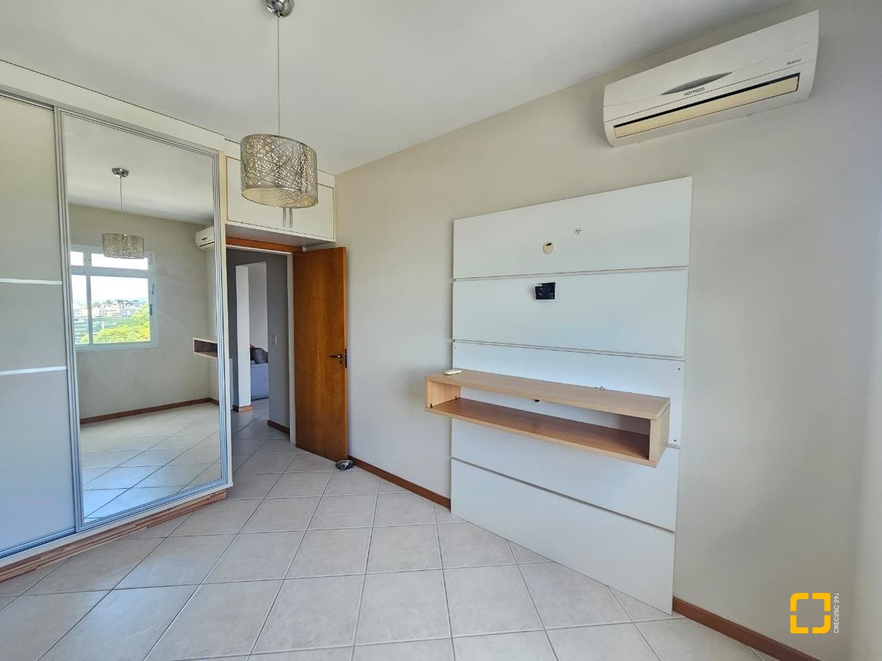 Apartamento com 49m², 1 quarto, 1 garagem, no bairro Itacorubi em Florianópolis