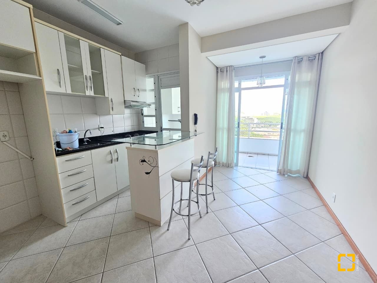Apartamento com 49m², 1 quarto, 1 garagem, no bairro Itacorubi em Florianópolis