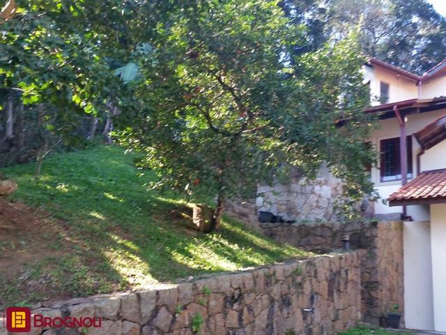 Casa com 250m², 4 quartos (sendo 1 suíte), 2 garagens, no bairro Sambaqui em Florianópolis