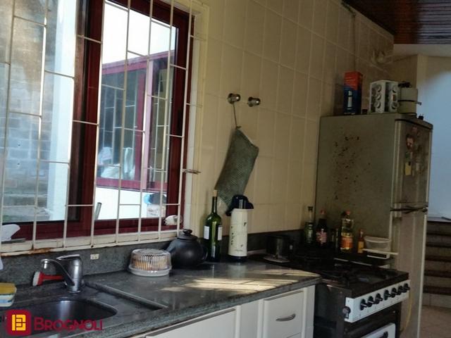 Casa com 250m², 4 quartos (sendo 1 suíte), 2 garagens, no bairro Sambaqui em Florianópolis