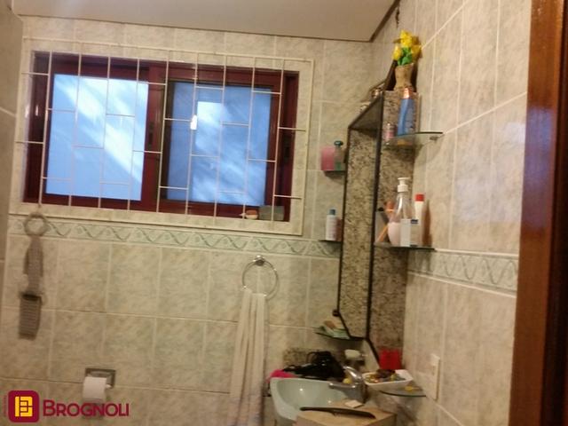 Casa com 250m², 4 quartos (sendo 1 suíte), 2 garagens, no bairro Sambaqui em Florianópolis