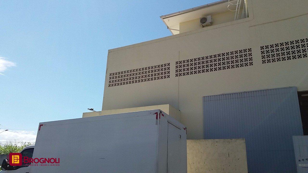 Galpão com 1270m², 6 garagens, no bairro Serraria em São José