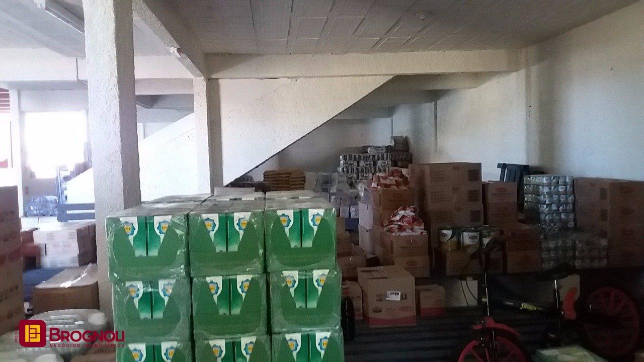 Galpão com 1270m², 6 garagens, no bairro Serraria em São José