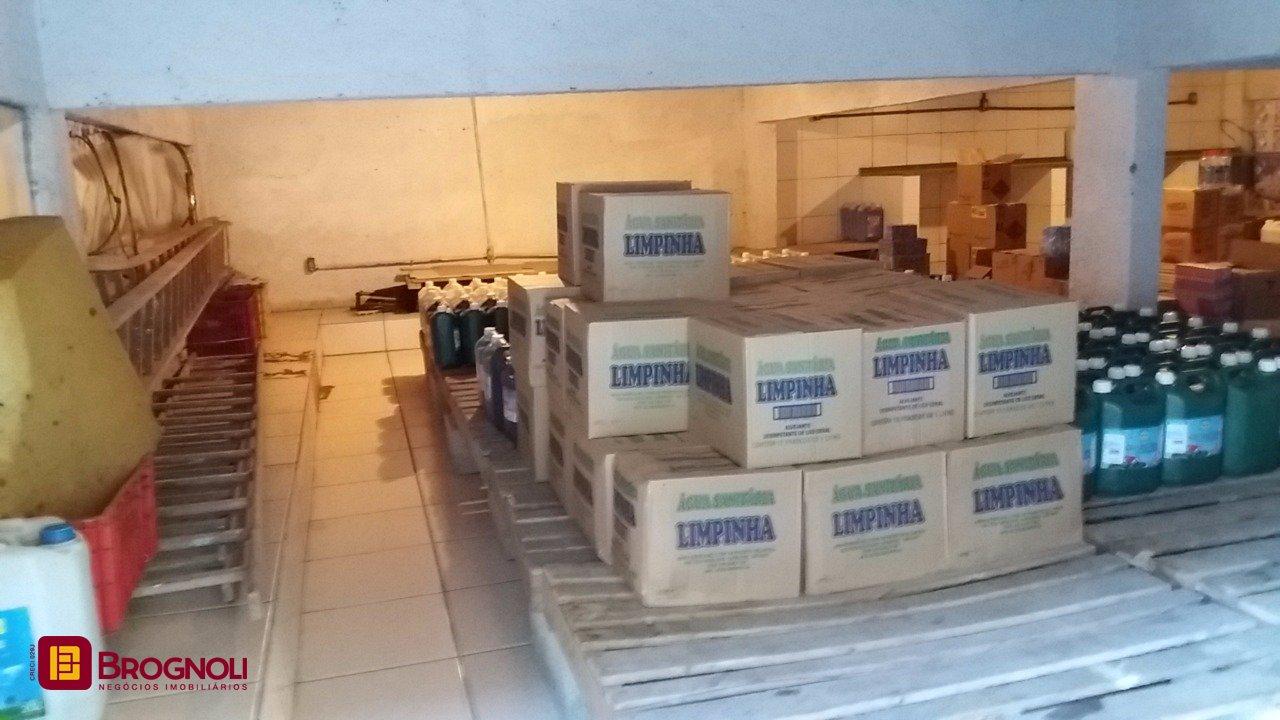 Galpão com 1270m², 6 garagens, no bairro Serraria em São José