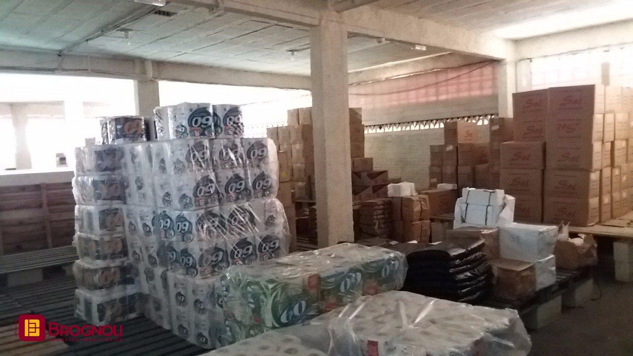 Galpão com 1270m², 6 garagens, no bairro Serraria em São José
