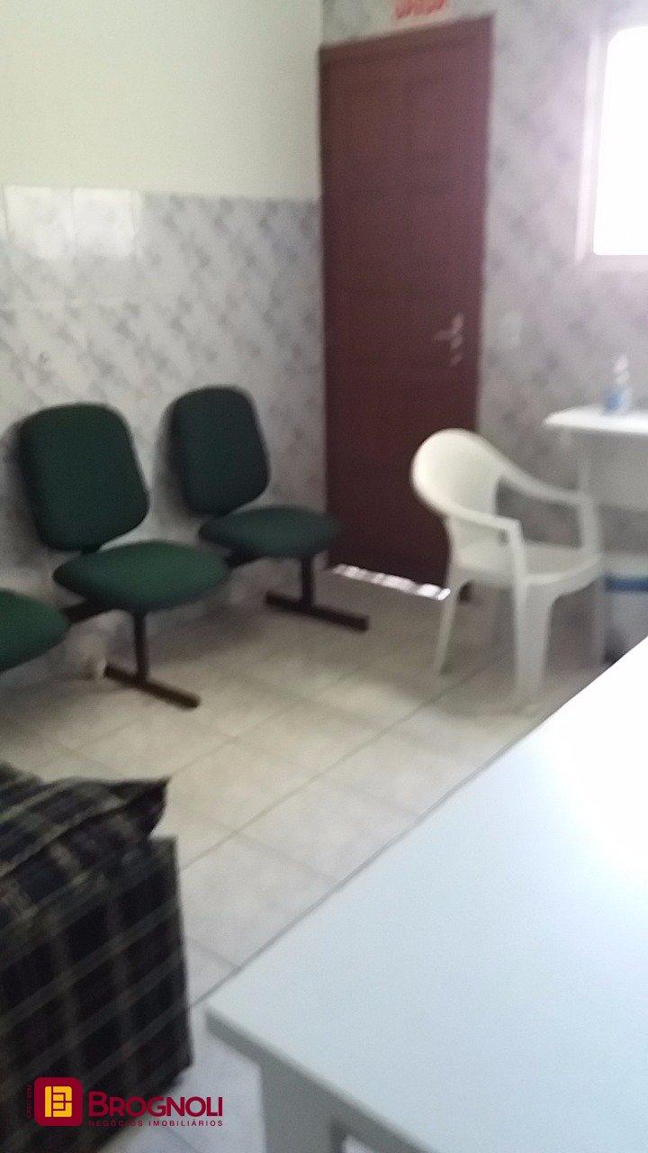 Galpão com 1270m², 6 garagens, no bairro Serraria em São José