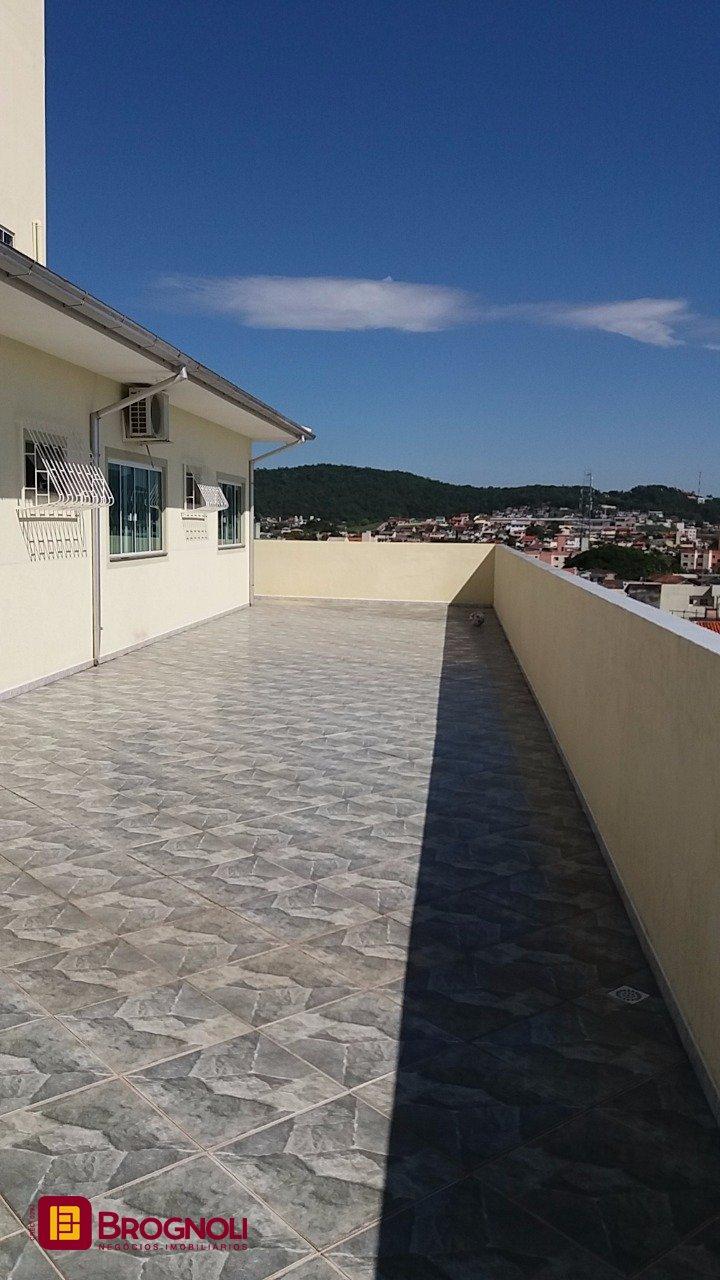 Galpão com 1270m², 6 garagens, no bairro Serraria em São José