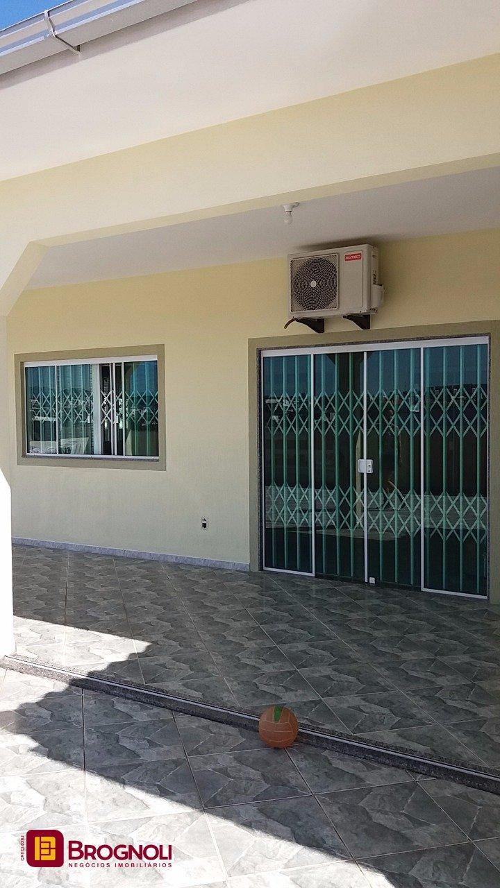 Galpão com 1270m², 6 garagens, no bairro Serraria em São José
