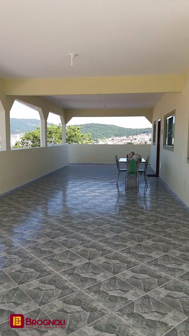 Galpão com 1270m², 6 garagens, no bairro Serraria em São José