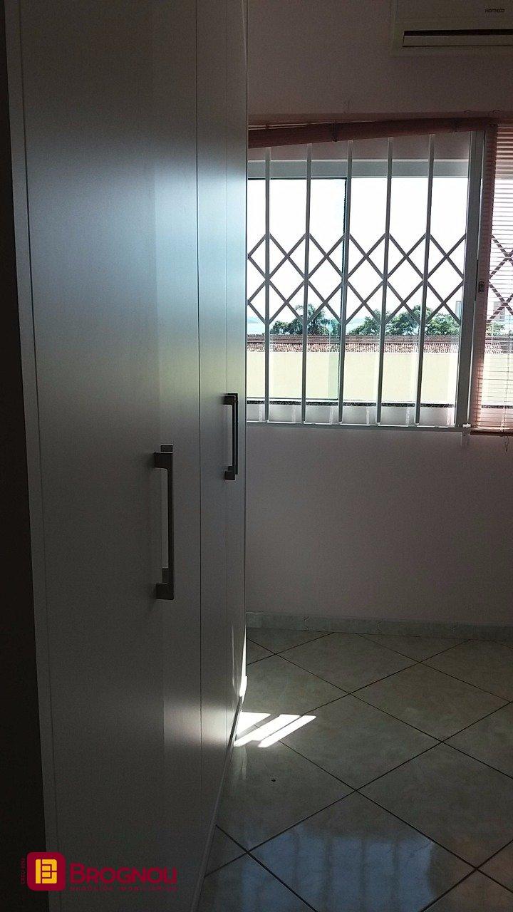 Galpão com 1270m², 6 garagens, no bairro Serraria em São José