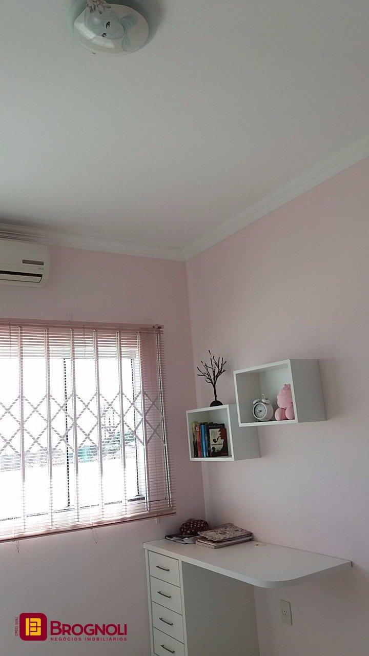 Galpão com 1270m², 6 garagens, no bairro Serraria em São José