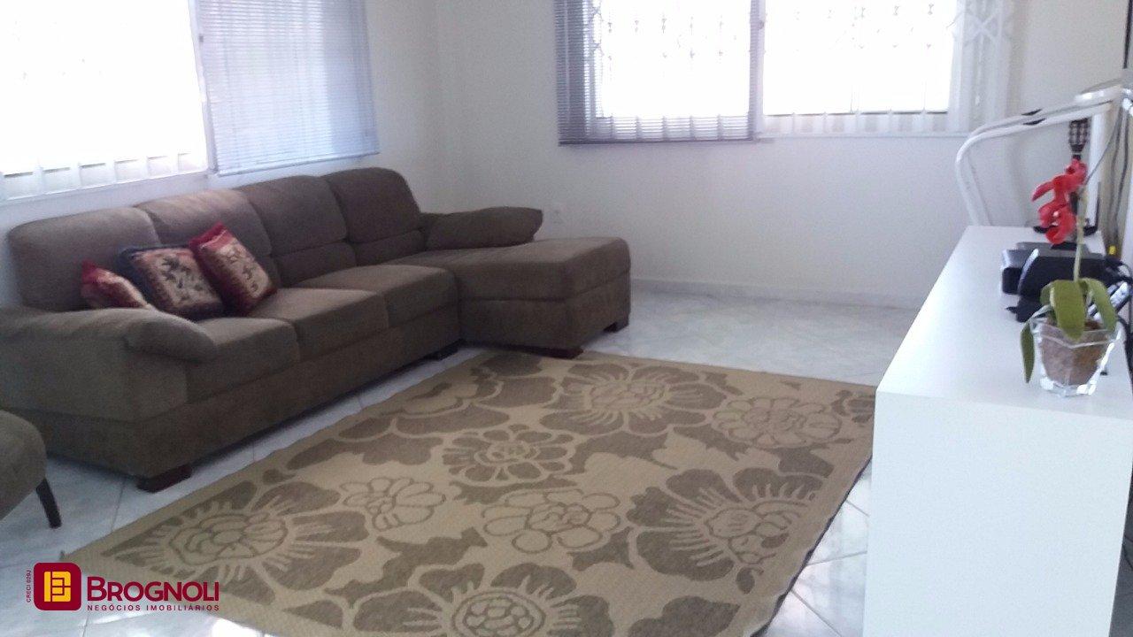 Galpão com 1270m², 6 garagens, no bairro Serraria em São José