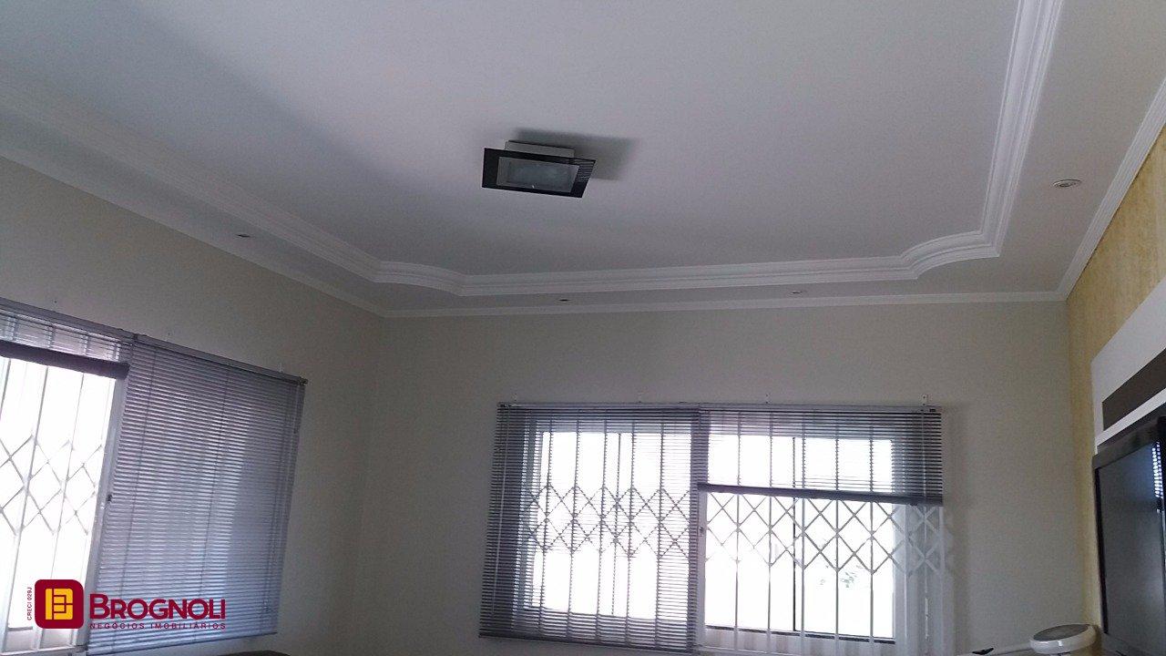 Galpão com 1270m², 6 garagens, no bairro Serraria em São José