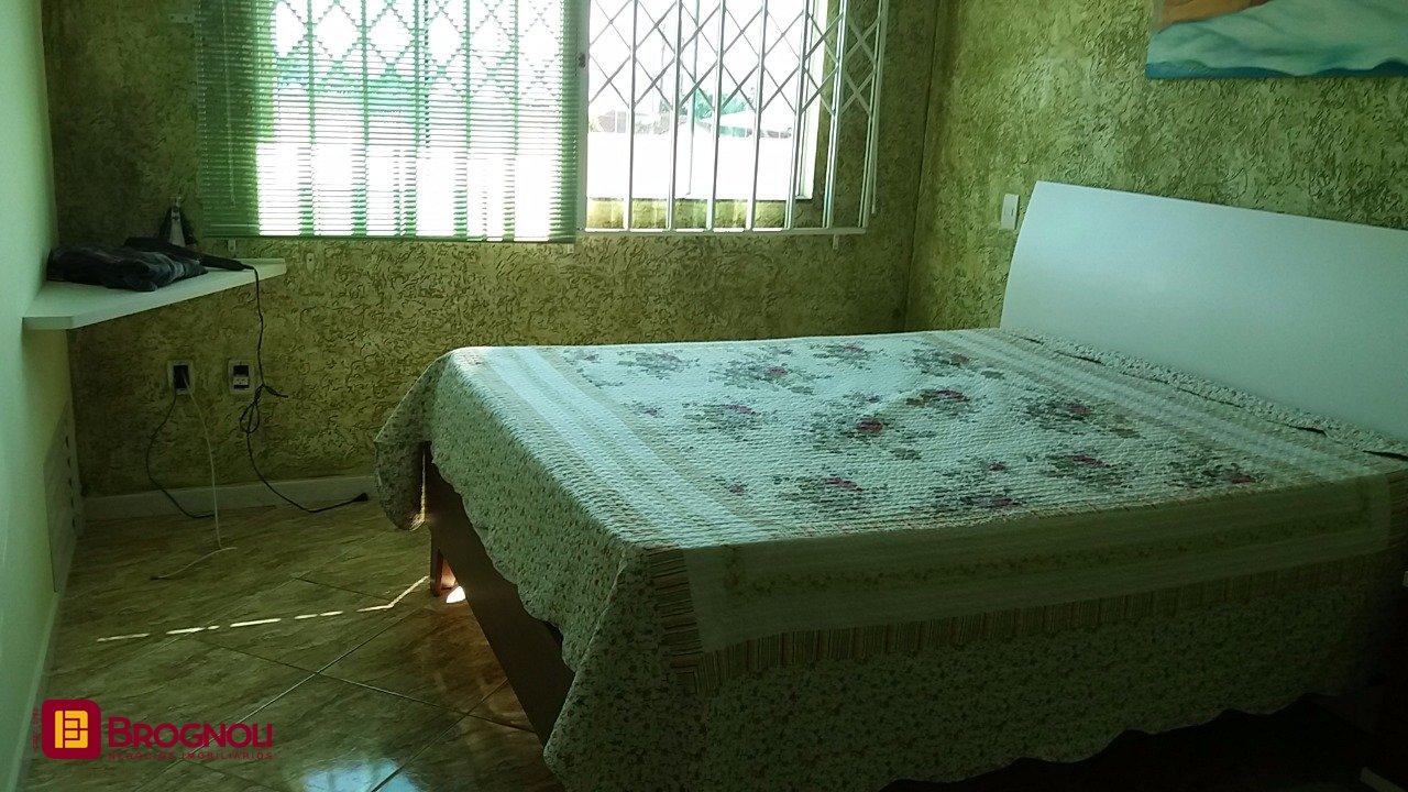 Galpão com 1270m², 6 garagens, no bairro Serraria em São José
