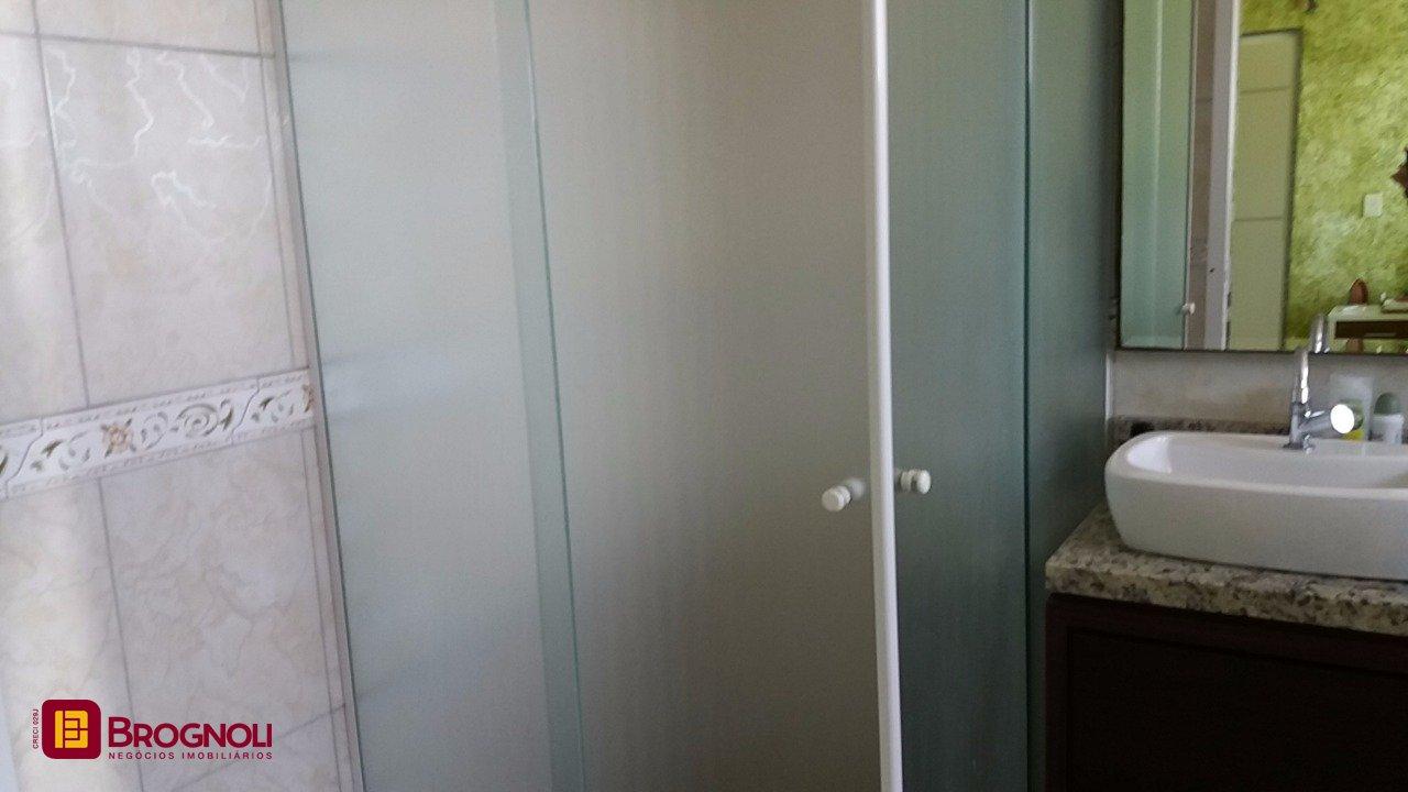 Galpão com 1270m², 6 garagens, no bairro Serraria em São José