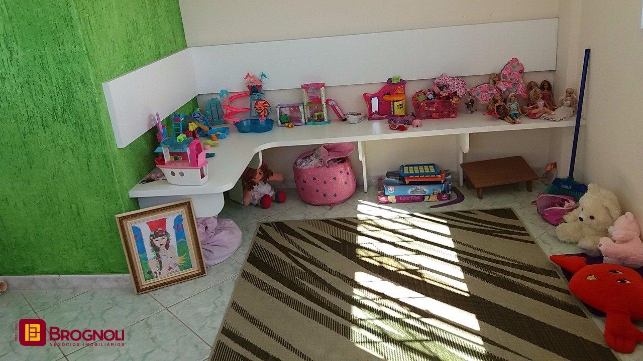 Galpão com 1270m², 6 garagens, no bairro Serraria em São José