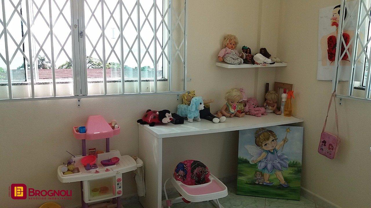 Galpão com 1270m², 6 garagens, no bairro Serraria em São José