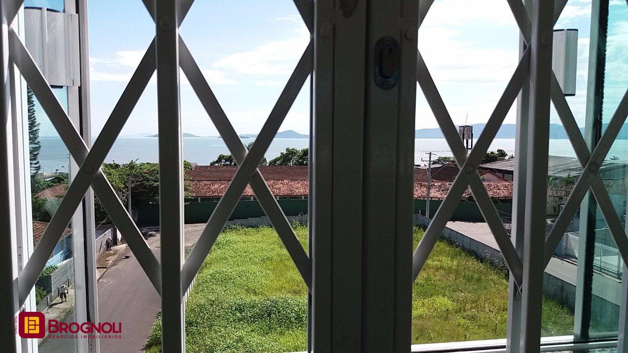 Galpão com 1270m², 6 garagens, no bairro Serraria em São José
