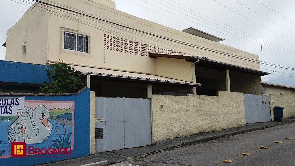 Galpão com 1270m², 6 garagens, no bairro Serraria em São José
