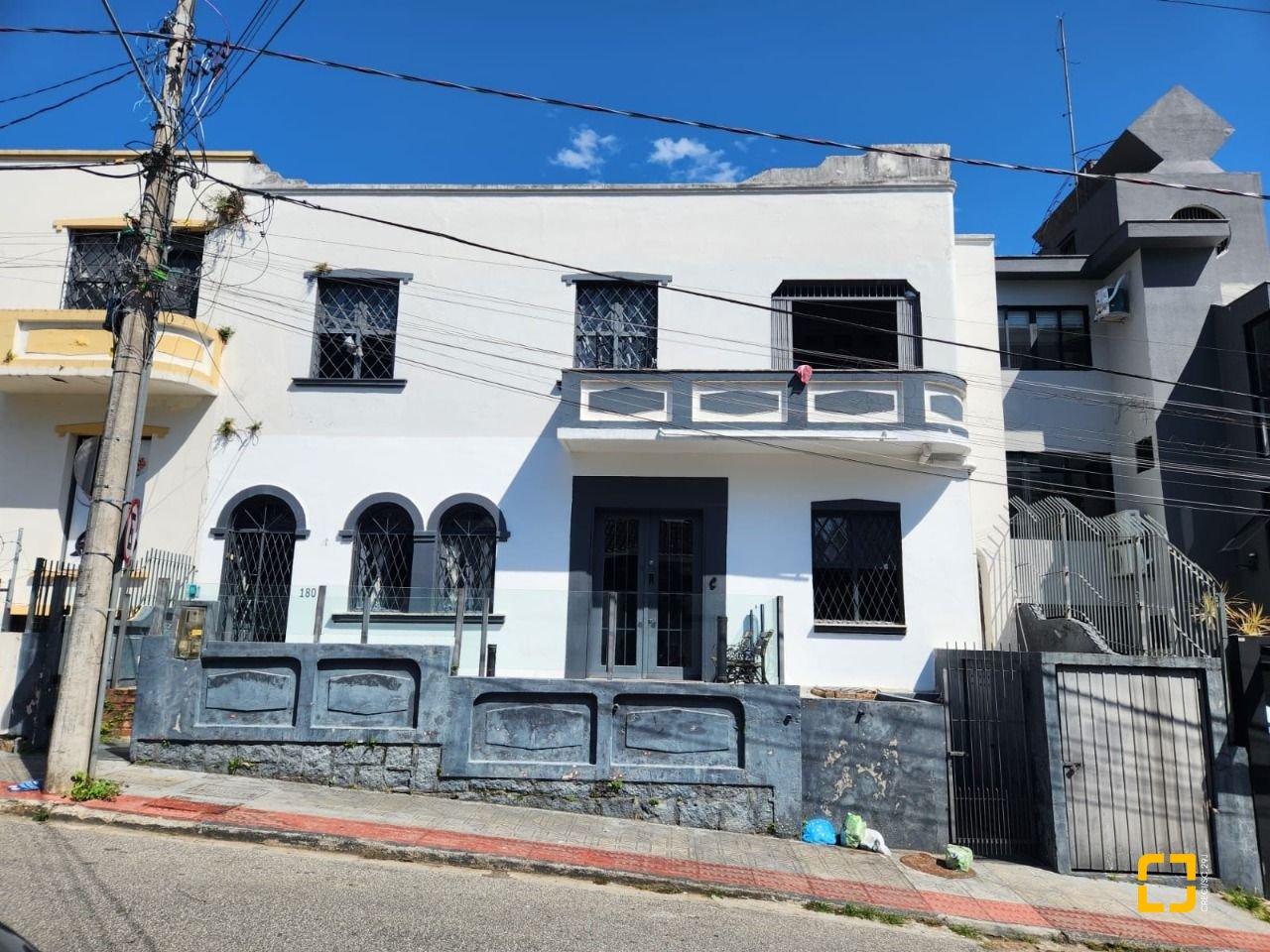 Casa com 121m², 5 quartos, 1 garagem, no bairro Centro em Florianópolis