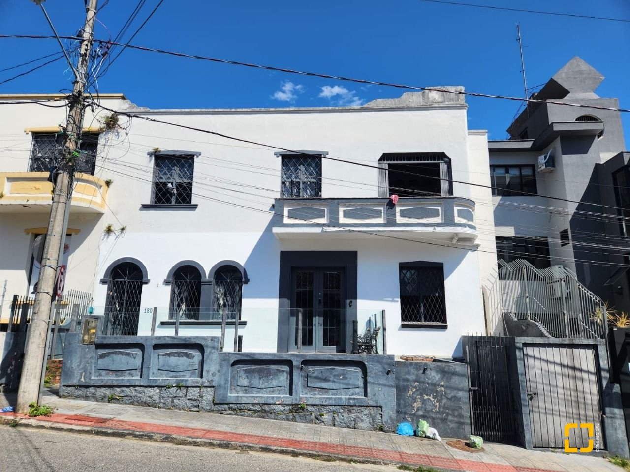 Casa com 121m², 5 quartos, 1 garagem, no bairro Centro em Florianópolis