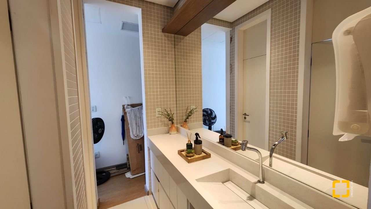 Sala com 100m², 4 garagens, no bairro Saco Grande em Florianópolis