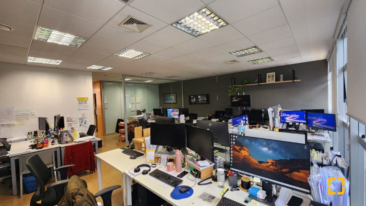 Sala com 100m², 4 garagens, no bairro Saco Grande em Florianópolis
