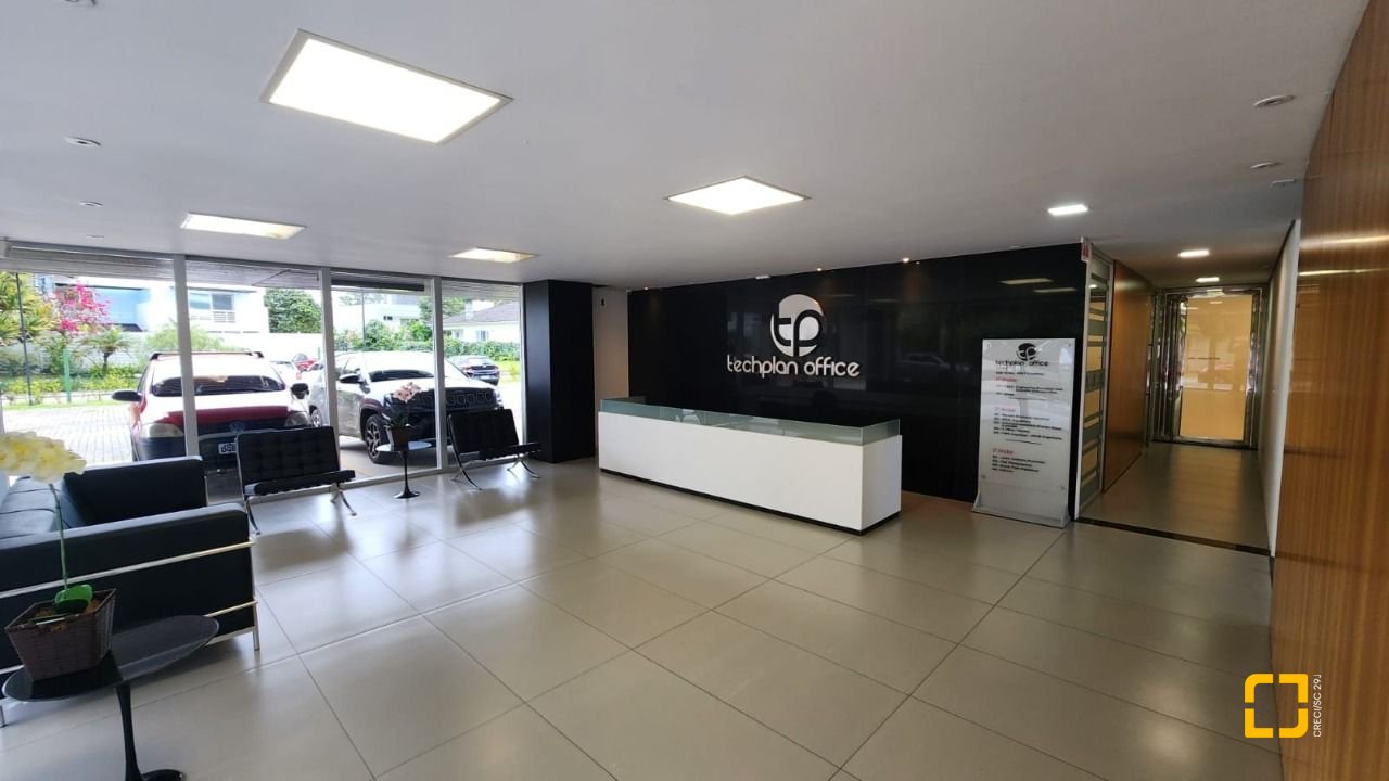 Sala com 100m², 4 garagens, no bairro Saco Grande em Florianópolis