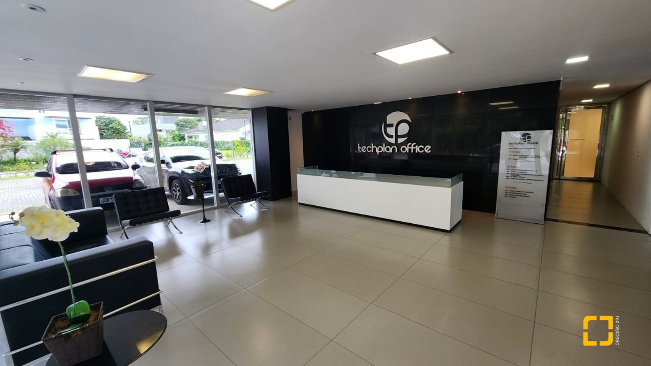 Sala com 100m², 4 garagens, no bairro Saco Grande em Florianópolis