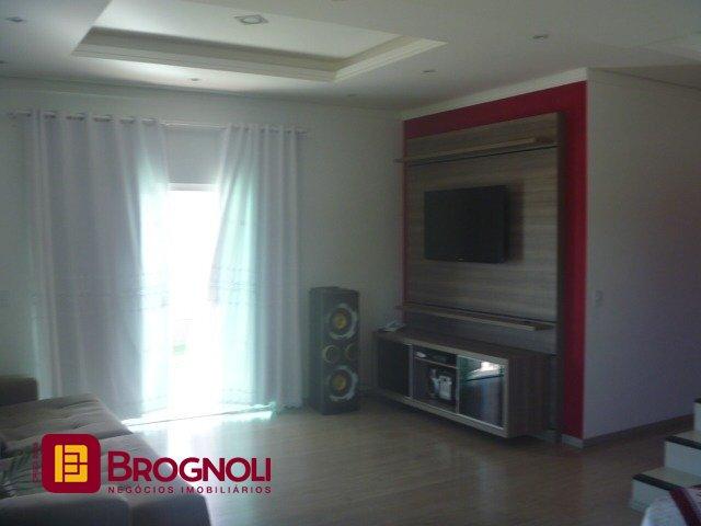 Casa com 274m², 4 quartos (sendo 1 suíte), 10 garagens, no bairro Serraria em São José