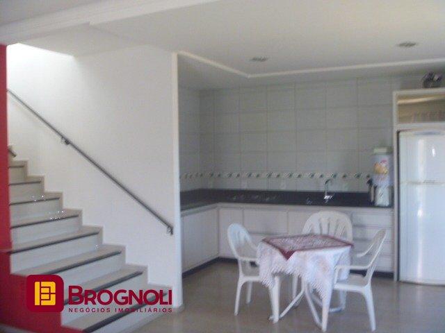 Casa com 274m², 4 quartos (sendo 1 suíte), 10 garagens, no bairro Serraria em São José