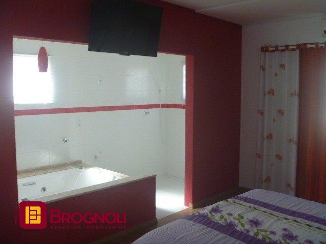 Casa com 274m², 4 quartos (sendo 1 suíte), 10 garagens, no bairro Serraria em São José