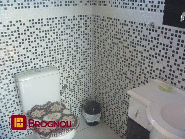 Casa com 274m², 4 quartos (sendo 1 suíte), 10 garagens, no bairro Serraria em São José