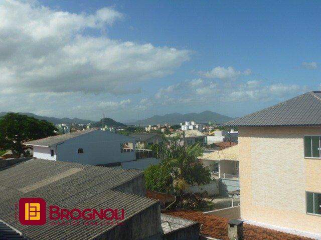 Casa com 274m², 4 quartos (sendo 1 suíte), 10 garagens, no bairro Serraria em São José