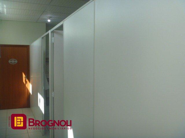 Casa com 274m², 4 quartos (sendo 1 suíte), 10 garagens, no bairro Serraria em São José