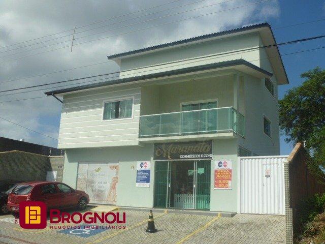 Casa com 274m², 3 quartos (sendo 1 suíte), 10 garagens, no bairro Serraria em São José