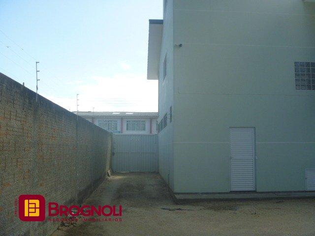 Casa com 274m², 3 quartos (sendo 1 suíte), 10 garagens, no bairro Serraria em São José