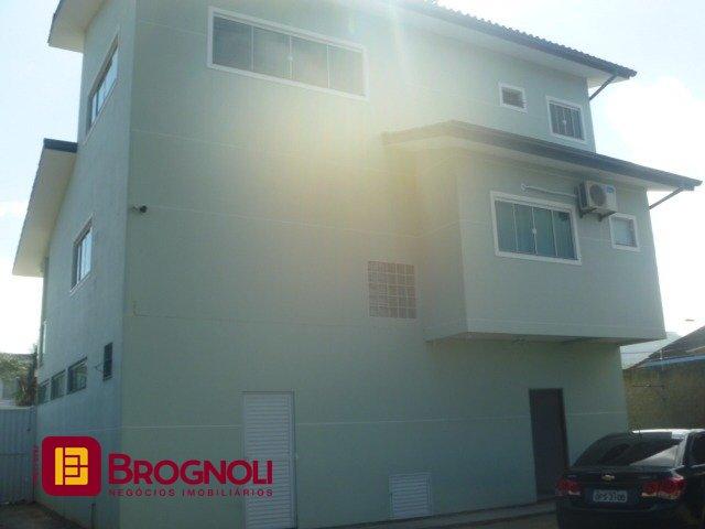 Casa com 274m², 3 quartos (sendo 1 suíte), 10 garagens, no bairro Serraria em São José